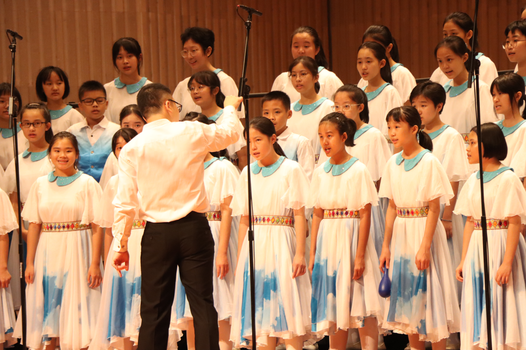 白云教育合唱团创新演绎《嘉禾望岗》：这里是学子的人生坐标点