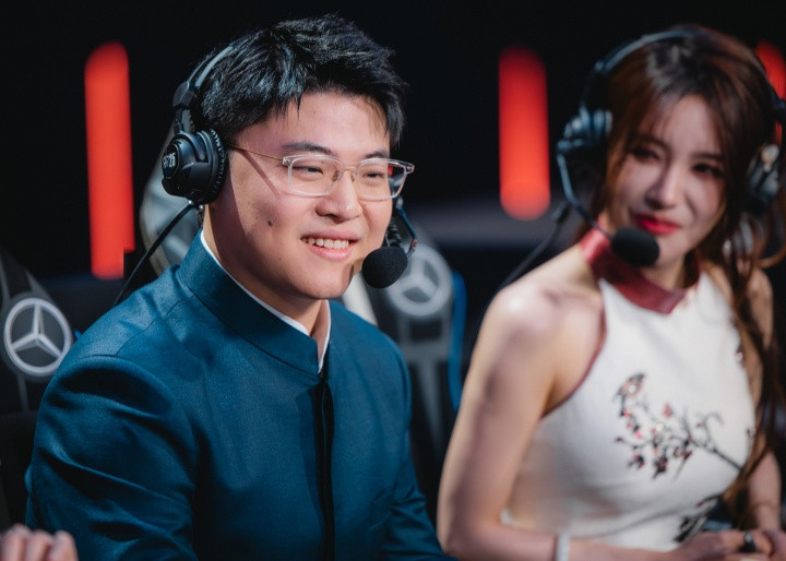 媒体透露Uzi近期消息: 10月中旬有队伍给Uzi递了份很可观的合同!