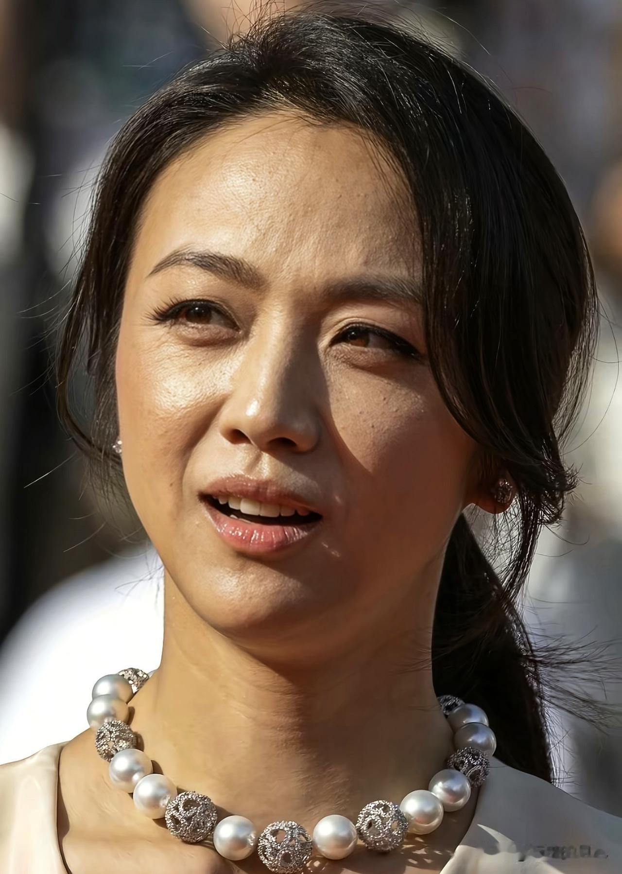 关掉美颜滤镜，依旧是我的女神。