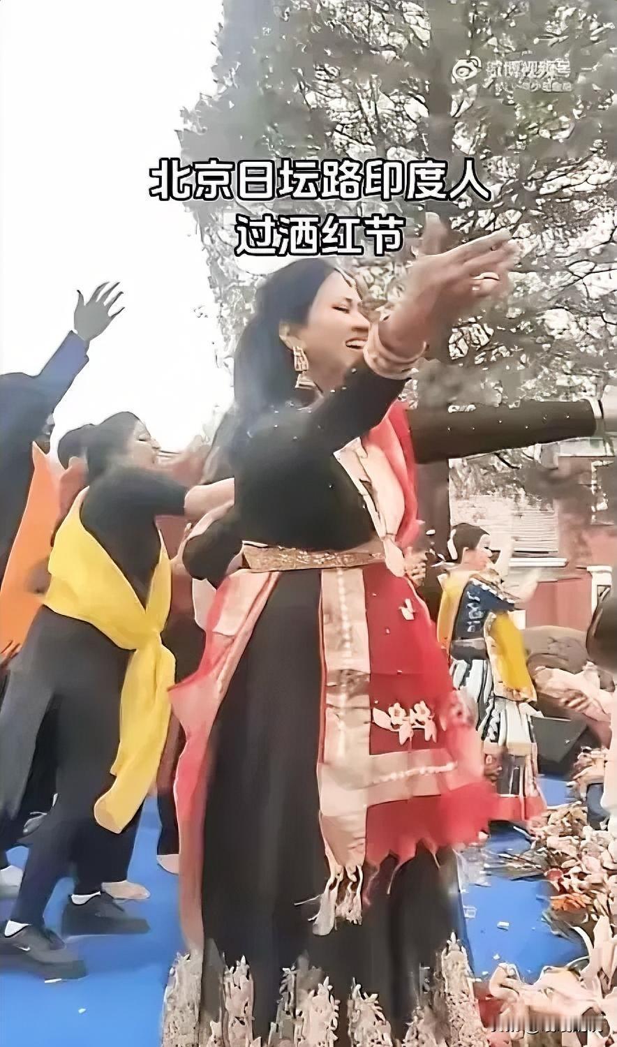 印度公园过洒红节？尊重是前提，规矩不能少！刷到印度人在国内公园