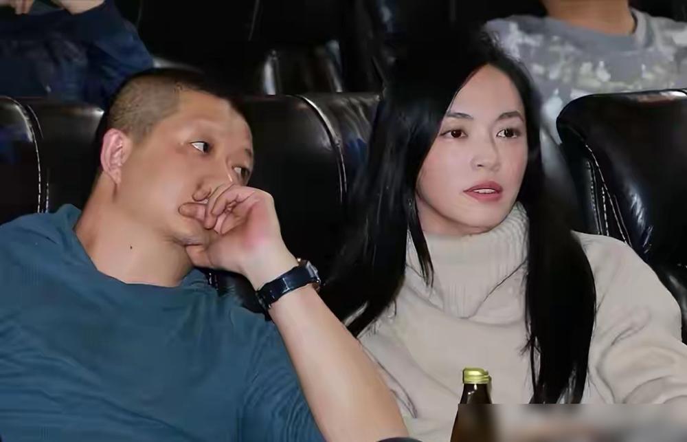 姚晨和曹郁这事一传出来，大家伙儿的记忆一下子就被拉回了十几年前。想当初，她
