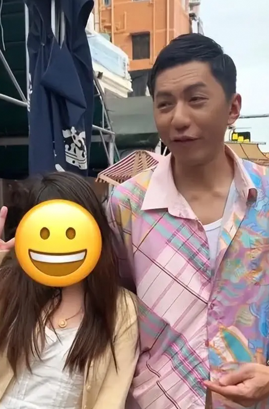 TVB小生袁伟豪遭网红“撩拨”，幽默回应尽显高情商