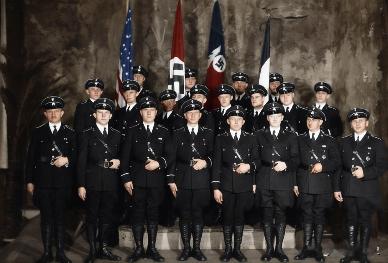 这不是党卫军，而是“新德国之友”，一个上世纪30年代在美国冒出来的亲纳粹团体。那