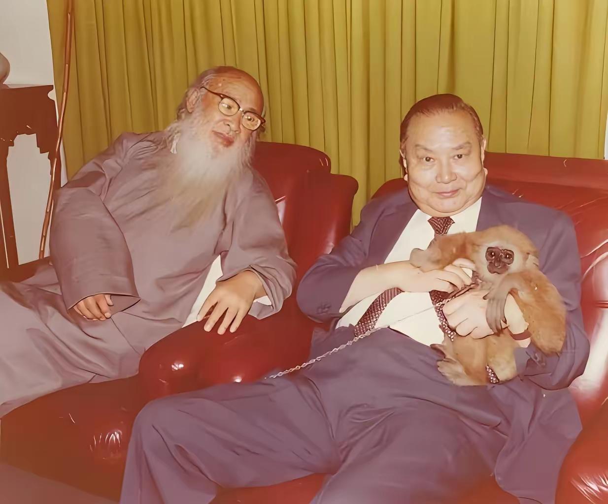 特务头子王新衡曾两度被杜月笙救命，又先后得到过60根金条的接济，可在杜月笙去世后