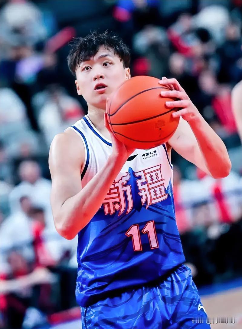 CBA新疆队21场常规赛过后，队内赛季总得分排名一览：01、劳森，2