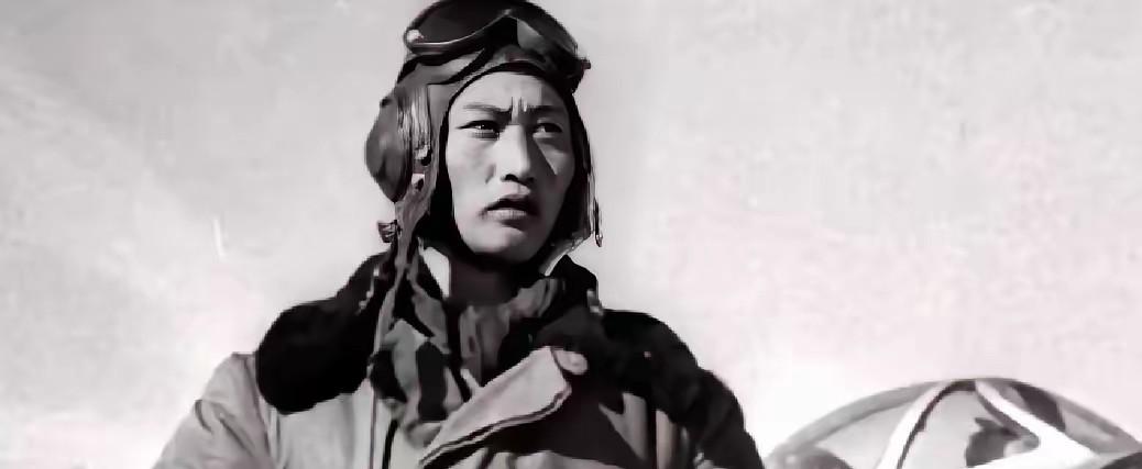 1951年，志愿军飞行员刘玉堤返航时发现底下有六七十架美军飞机。当时他油料快见底