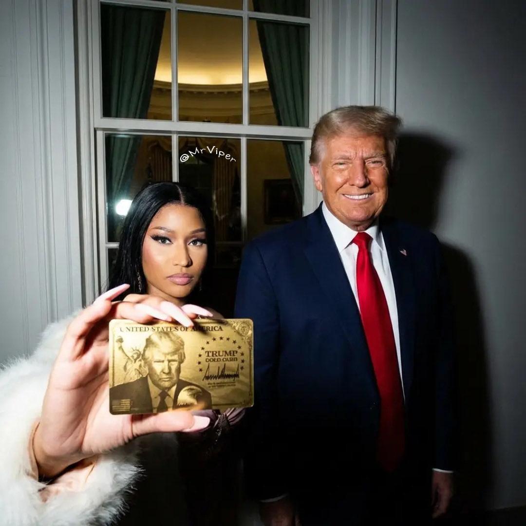 🌙特朗普正式派出了第一张移民金卡！1月28日，说唱歌手妮琪·米娜参加了特朗