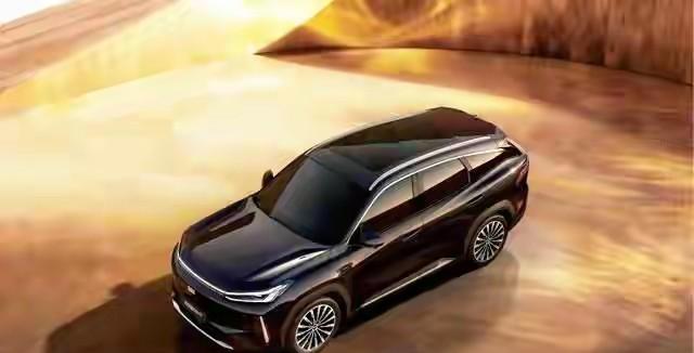 吉利4月这波操作，真给我看愣了。8款新车，从10万到50万，混动纯电硬派越野