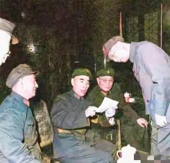 四位老帅难得一见的老照片，很罕见。