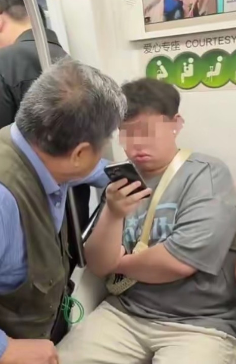 最近，上海地铁回应老人要求让座事件引发社会热议。从法律层面看，上海地铁的回应无懈