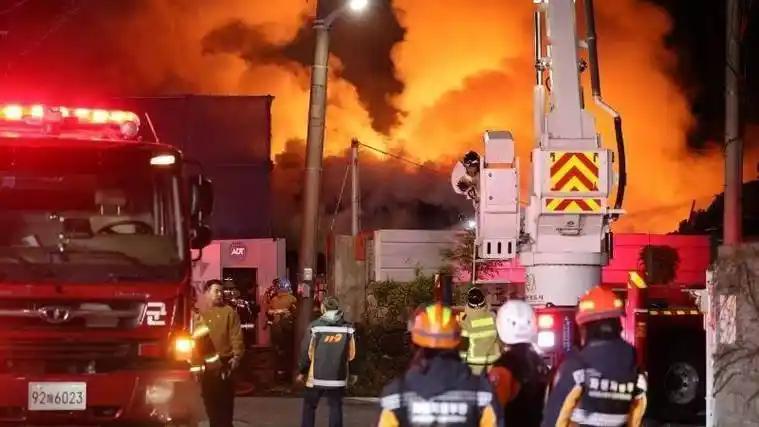 韩国炸锅！同一天两场灾，SK海力士毒气漏，6人送医；韩华军工厂大爆炸，6条命没了