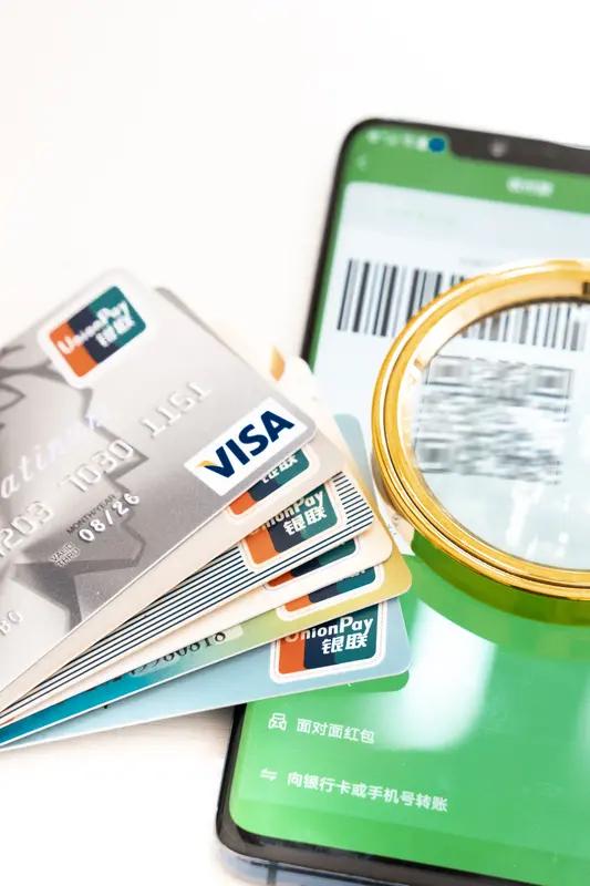 赚钱愈发艰难了钱也愈发值钱了许多商品都比往年便宜了倘若你的银行卡里有七位数