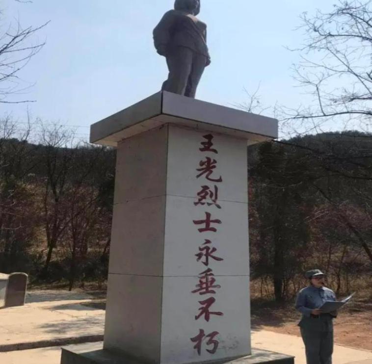 1943年，身怀六甲的王光惨遭日寇毒手，被活活剖腹剜心，双眼与双乳尽遭剜除，凄厉