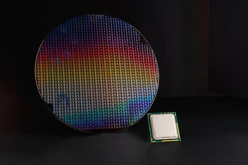 我国半导体产业实现重大突破！2025年10月8日，复旦大学周鹏-刘春森团队成