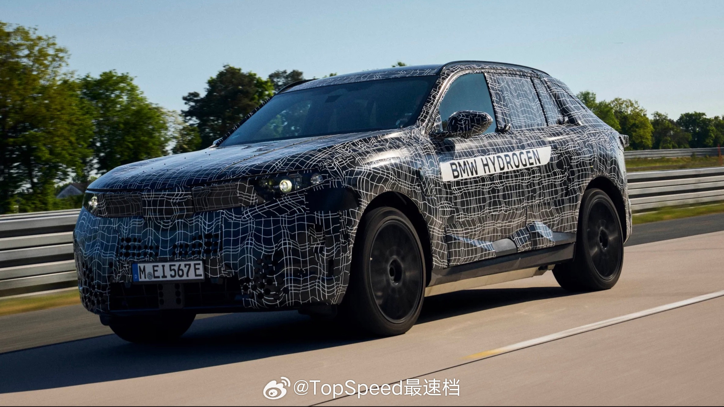 全新一代宝马X5正在研发中，从这些伪装测试车的图片来看，新车似乎将采用与新iX3