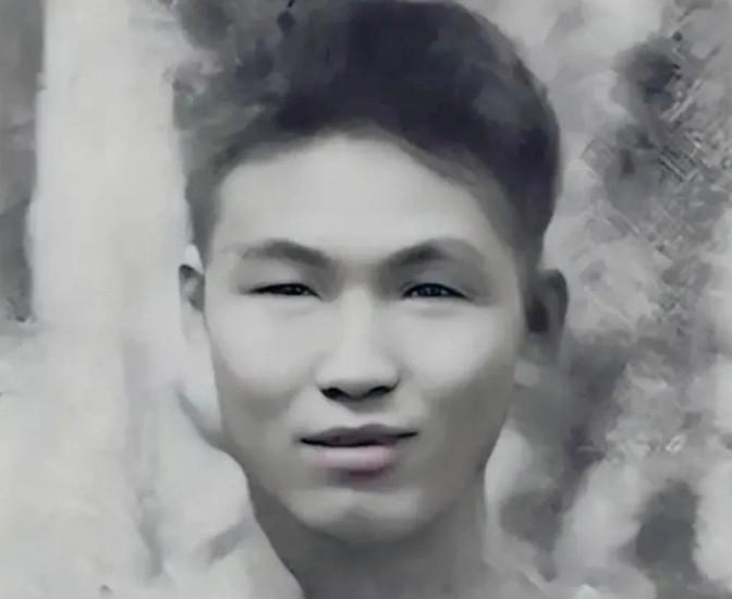 1937年，奥运冠军王润兰绑满手榴弹，选择与日本人同归于尽。他参加过柏林奥运会，