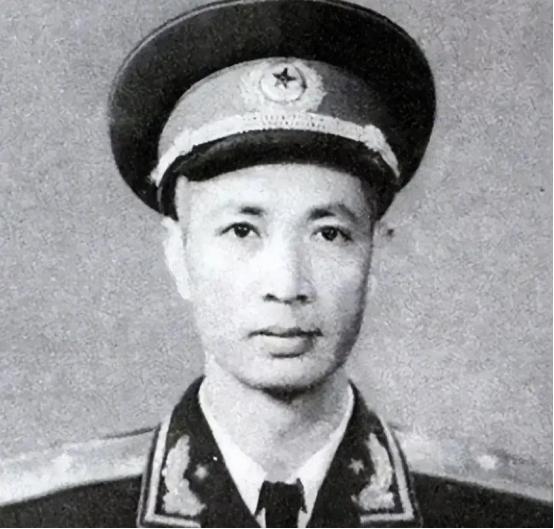 1949年金门战役登陆作战失利，253团团长徐博和部队打散后躲进金门太武山，不靠
