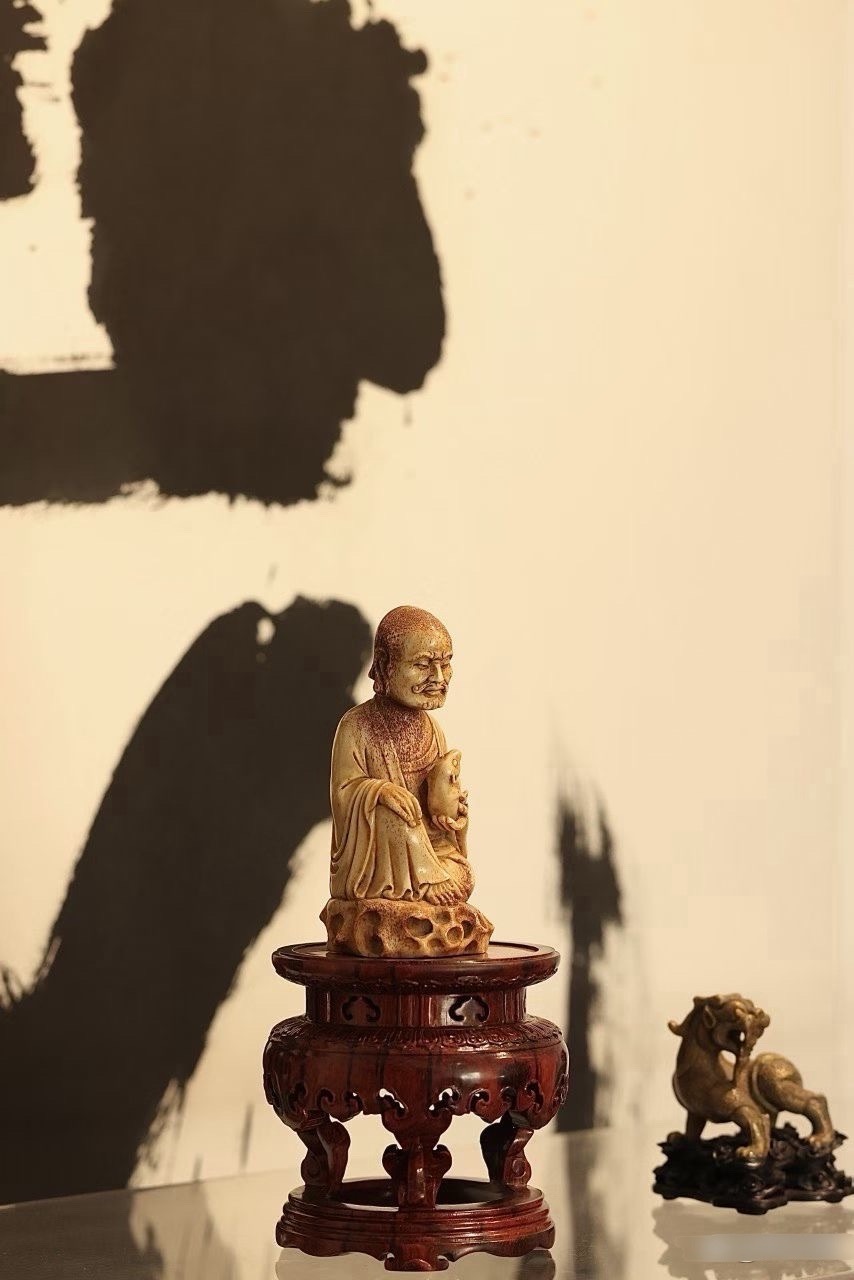 今天就不要再追了，溢价率估计顶爆，昨天开盘那么好的机会很多人不听话不买。后悔了吧