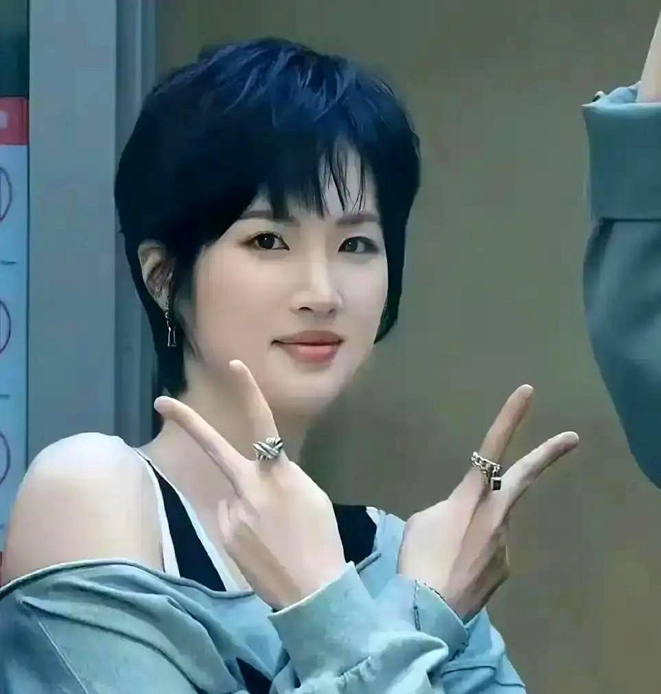 郭京飞一句话，让杀青宴上的姚安娜主动买了单。理由很简单：“片酬你最高”。全场