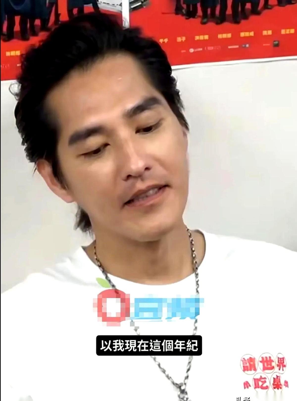 “我现在都自己煎葱油饼了。”当着几十个长枪短炮的面，40多岁的蓝正龙耷拉着脑袋