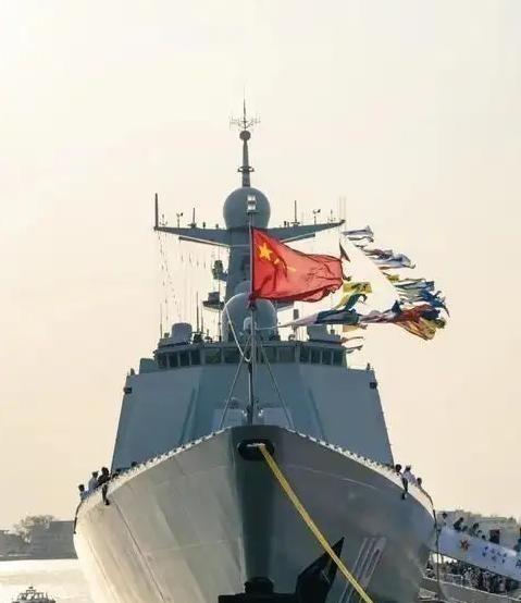 无论是中国的导弹，还是中国的航母，日本都不怕，日本怕的只有两点，一是中国的继续加