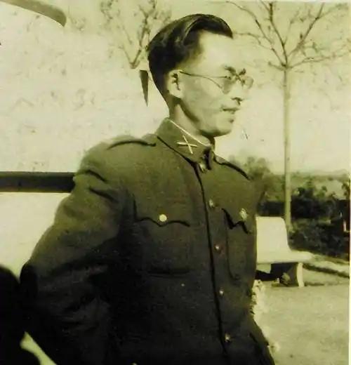 1949年，渡江战役中出现了一个不战而降的师长，他就是312师师长李碧光。被俘以