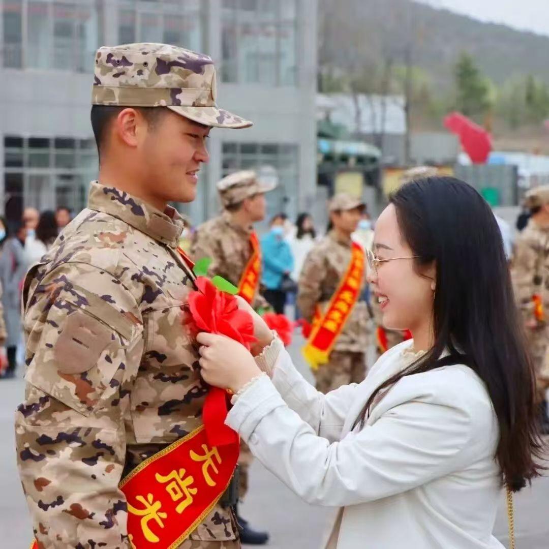 新兵入伍，有几类相对特别的情况，前期有不少报道，有不少二次入伍的，说实在话，二次