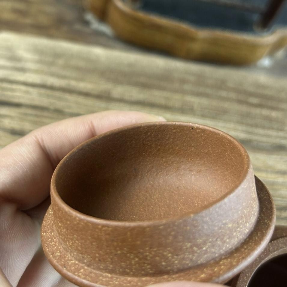 有没有懂紫砂壶的高手，帮我看一下这个紫砂壶的用料和做工怎样？价格多少钱入手合适？