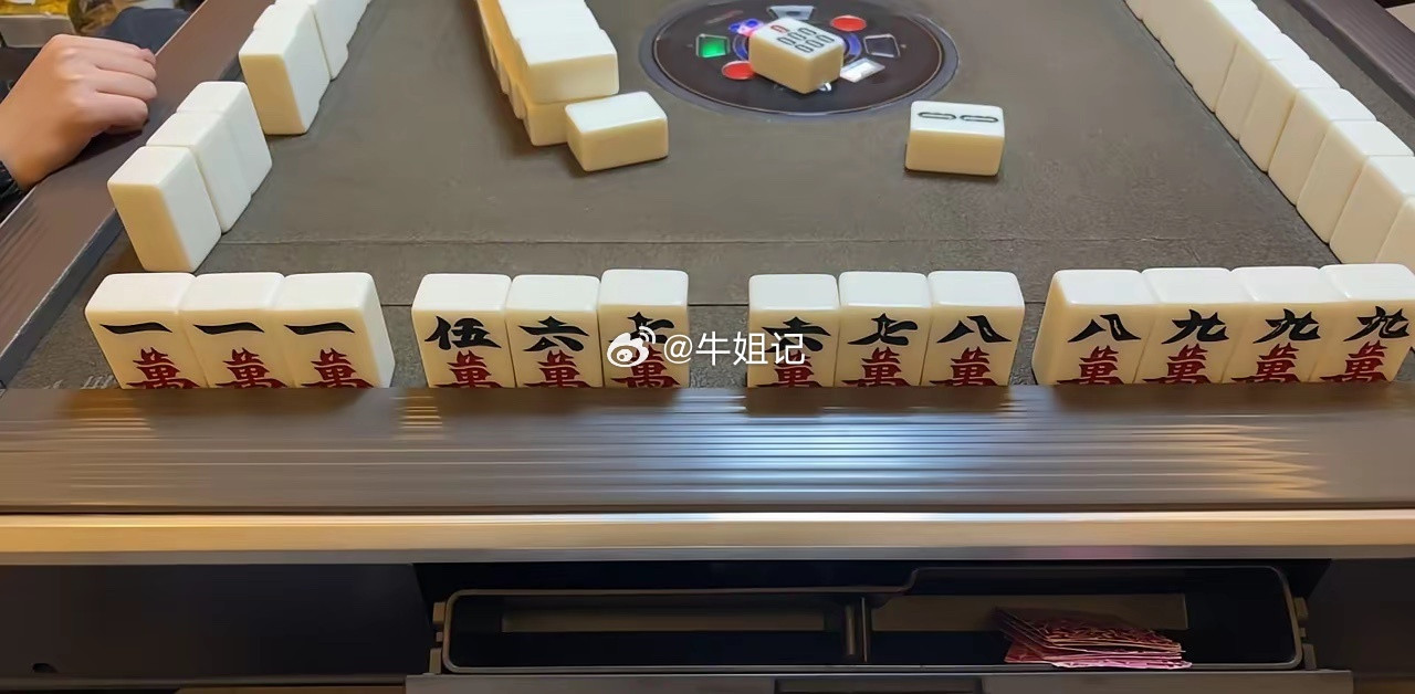 这个牌也就只能胡七万了吧？？？