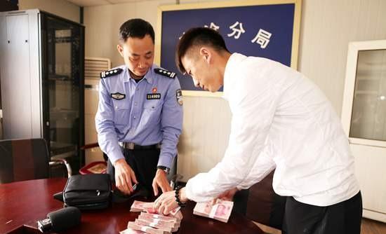 “太过分了！”浙江男子街边捡到22万，立马选择报警，很快找到失主，失主到后对男子