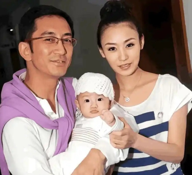 2007年，43岁的吴启华花650万，娶了22岁的石洋子。没想到婚后，石洋子就将
