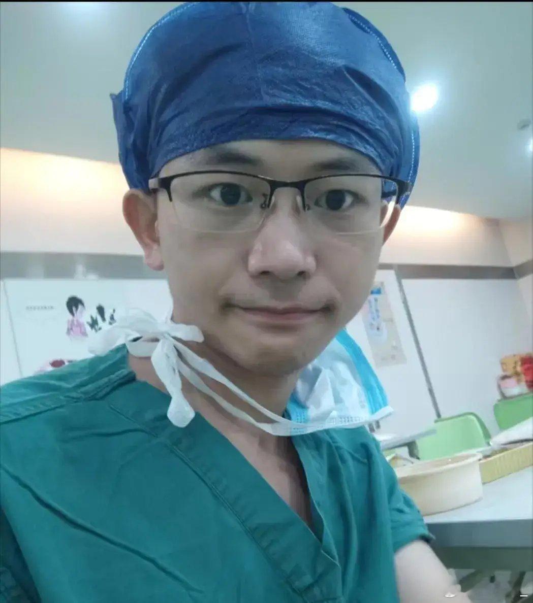 直到这一刻，罗医生的含金量还有上升。四川一个五个月的女婴做心脏手术，却导致了脑损