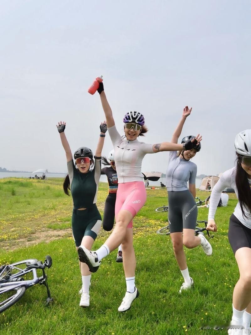 骑行圈到底有多乱？刚刷到个视频，是有个骑行男博主爆料的。他说他骑行的时候，遇