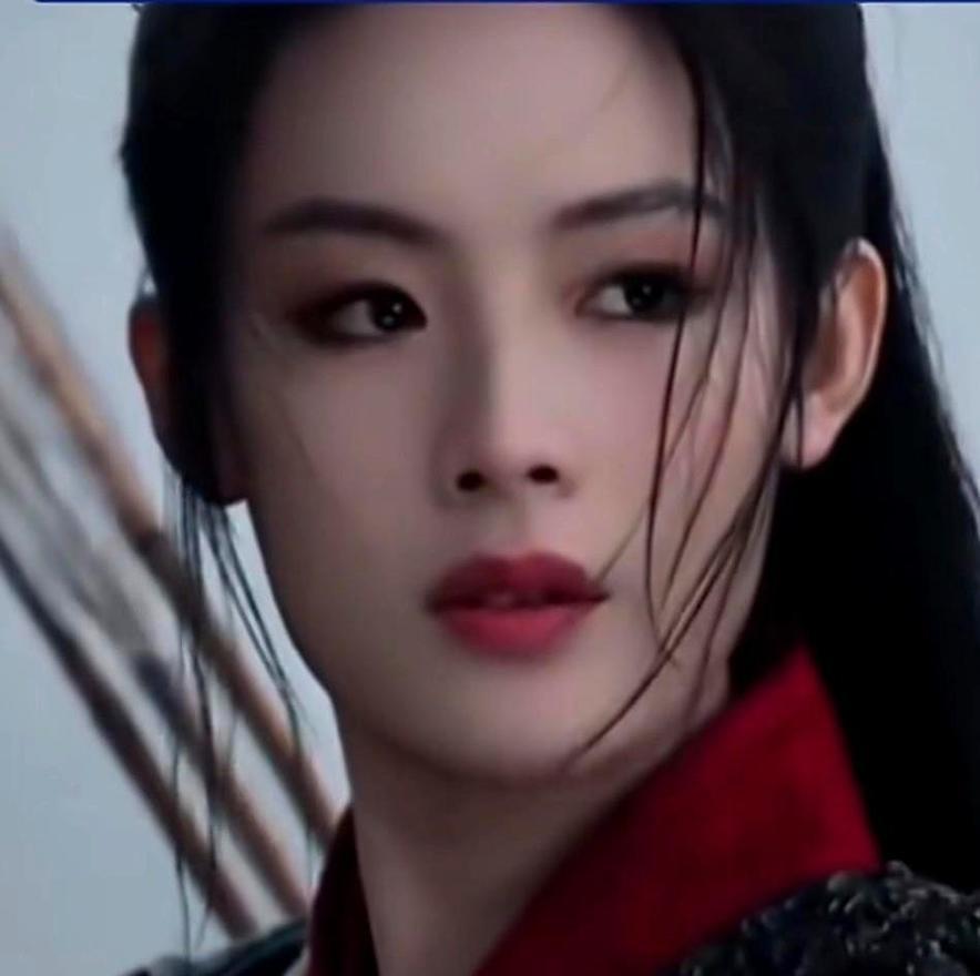 多花1个亿，补拍32场戏，吴京这部《镖人》，还没上映就差点被一个“假履历”的女演