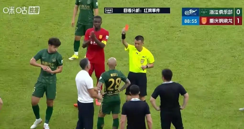 重庆铜梁龙单防战术不可取！当然这是铜梁龙主教练刘建业的一次成功案例，但此战术不可