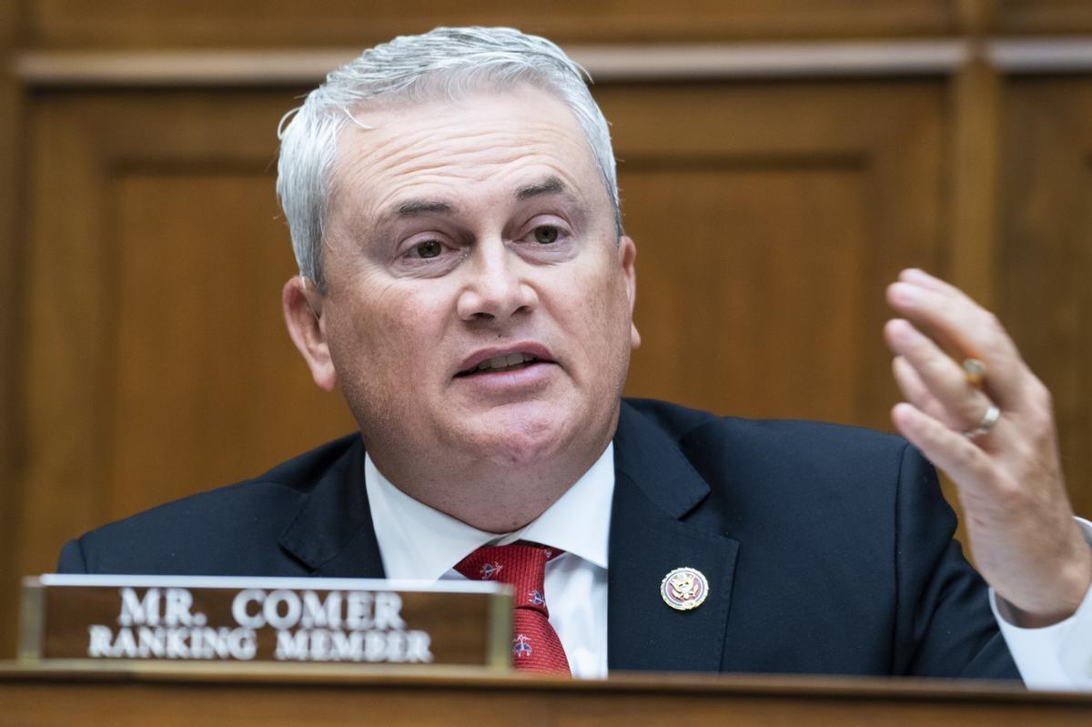 共和党：老克，过来把字签了，去小黑屋把爱泼斯坦的事交代清楚。克林顿：签个锤子！