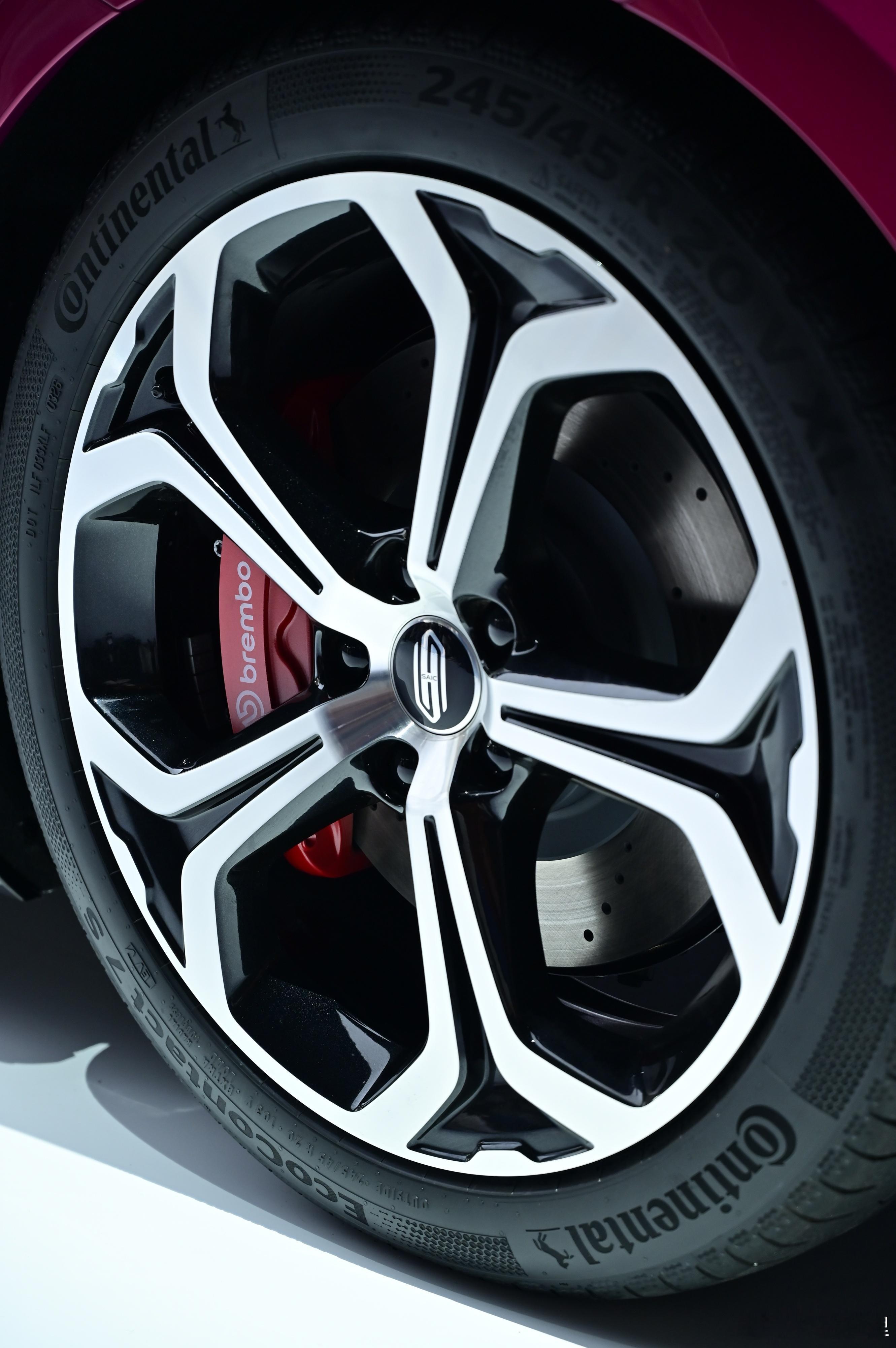 看到肖战代言了尚界Z7，突然想到以前拍过的尚界Z7和Z7T的照片，别说，这车的精