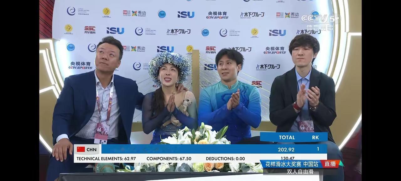 中国杯花样滑冰大奖赛，复出后首秀的隋文静/韩聪获得铜牌[赞][赞][赞][赞][