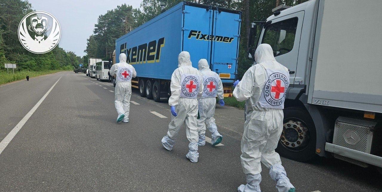 乌克兰终于接收了首批阵亡士兵遗体！根据乌克兰方面消息证实，经过多日拖延，终于接