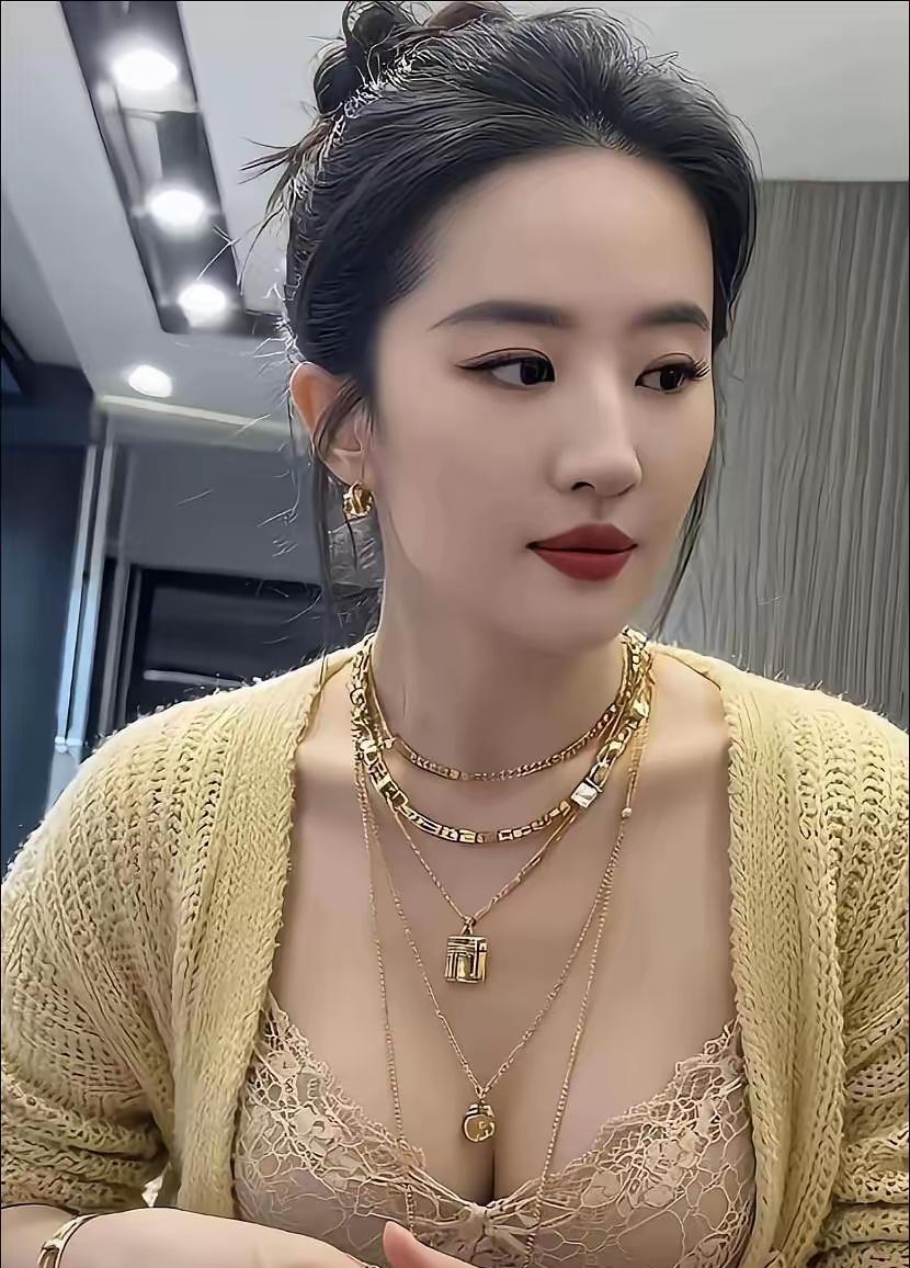 39岁刘亦菲还不结婚？还不谈恋爱？人家直接把“单身”活成了高配人生，钱自