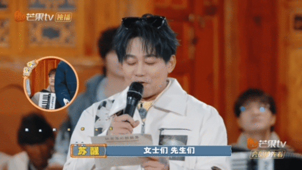 苏醒双语主持的权威我后知后觉醒猫猫的技能真的深不可测！双语主持丝滑融入热闹氛围，