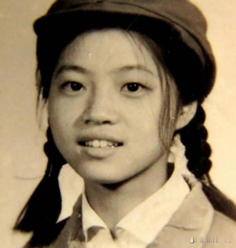 1968年,21岁的女知青廖晓东,嫁给了一贫如洗的老光棍。新婚夜,廖晓东一脸娇羞