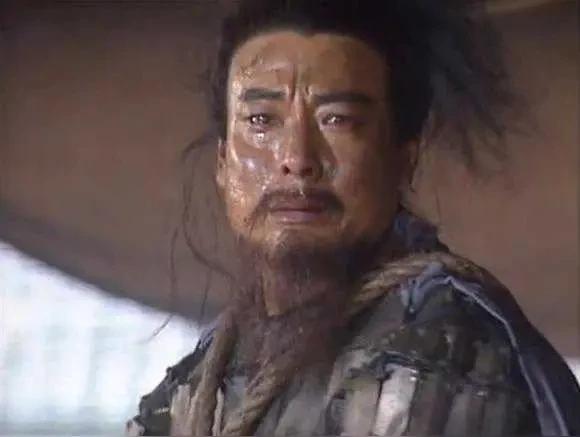 马谡不仅能吹牛，脸皮也够厚。临死之前，他哭着对诸葛亮说：“丞相视某如子，某以