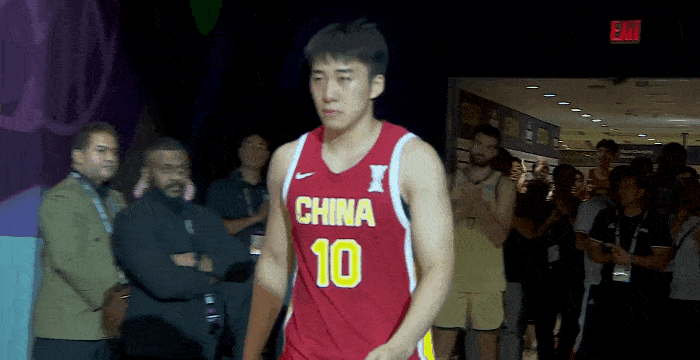 王俊杰从小就爱当配角，没有主角光环的，这是他最大的弱点。他在最后一节，其实差的就