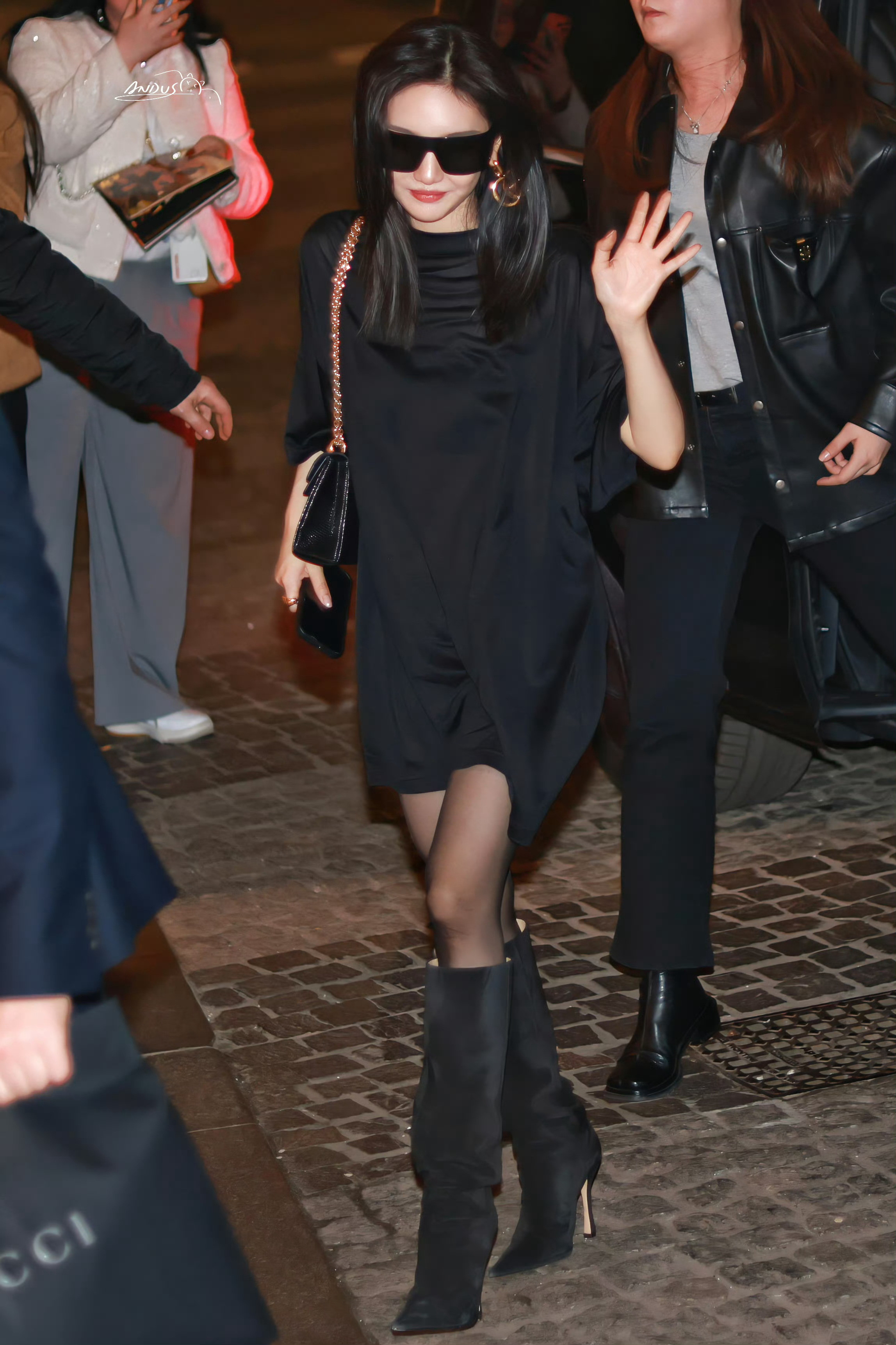 米兰时装周街拍街头下的Gucci女郎宁艺卓📸把Demna的设计