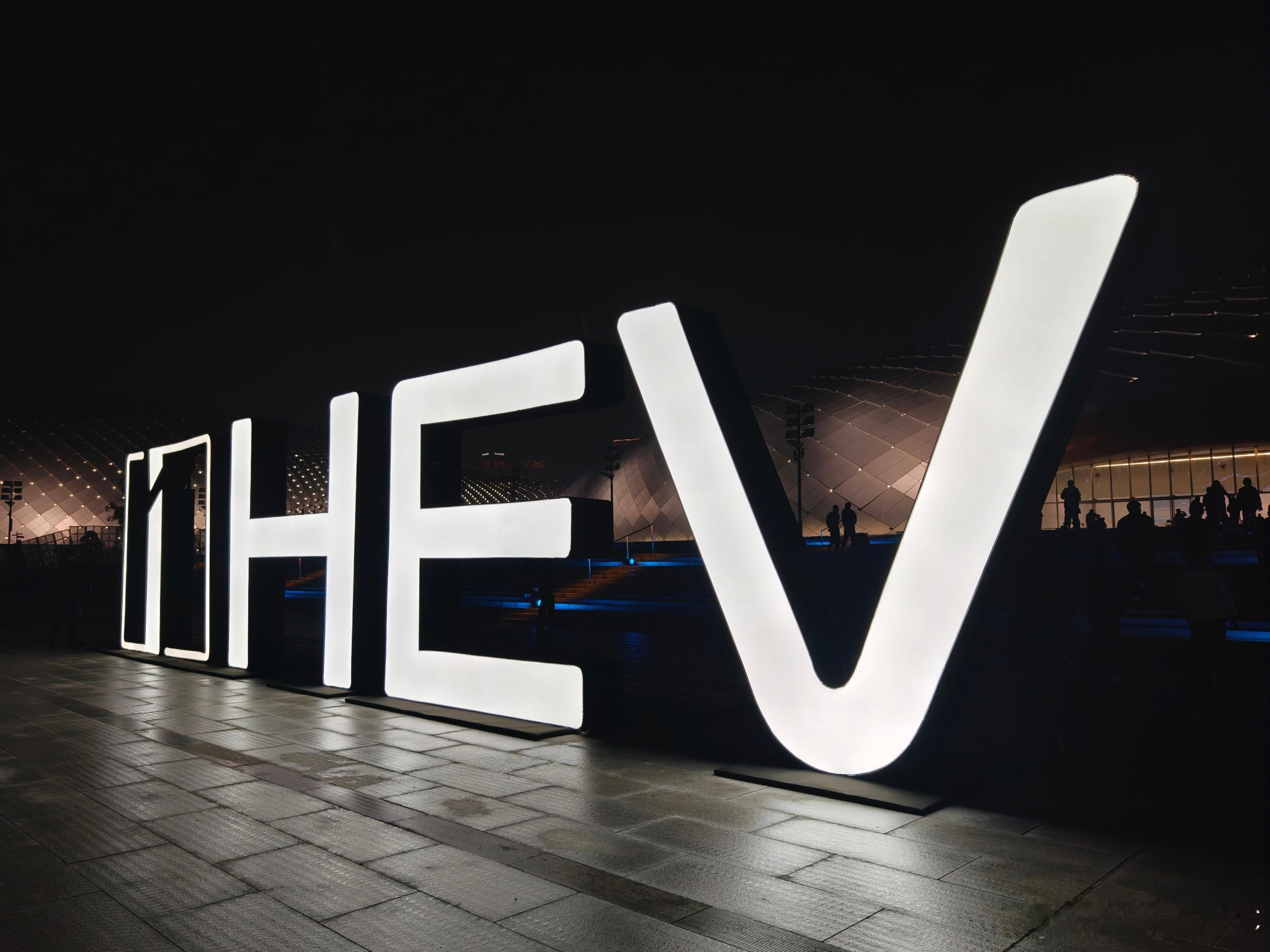 今年开始，先是长安蓝鲸超擎HEV、吉利i-HEV智能双擎、广汽星源超级双擎，奇