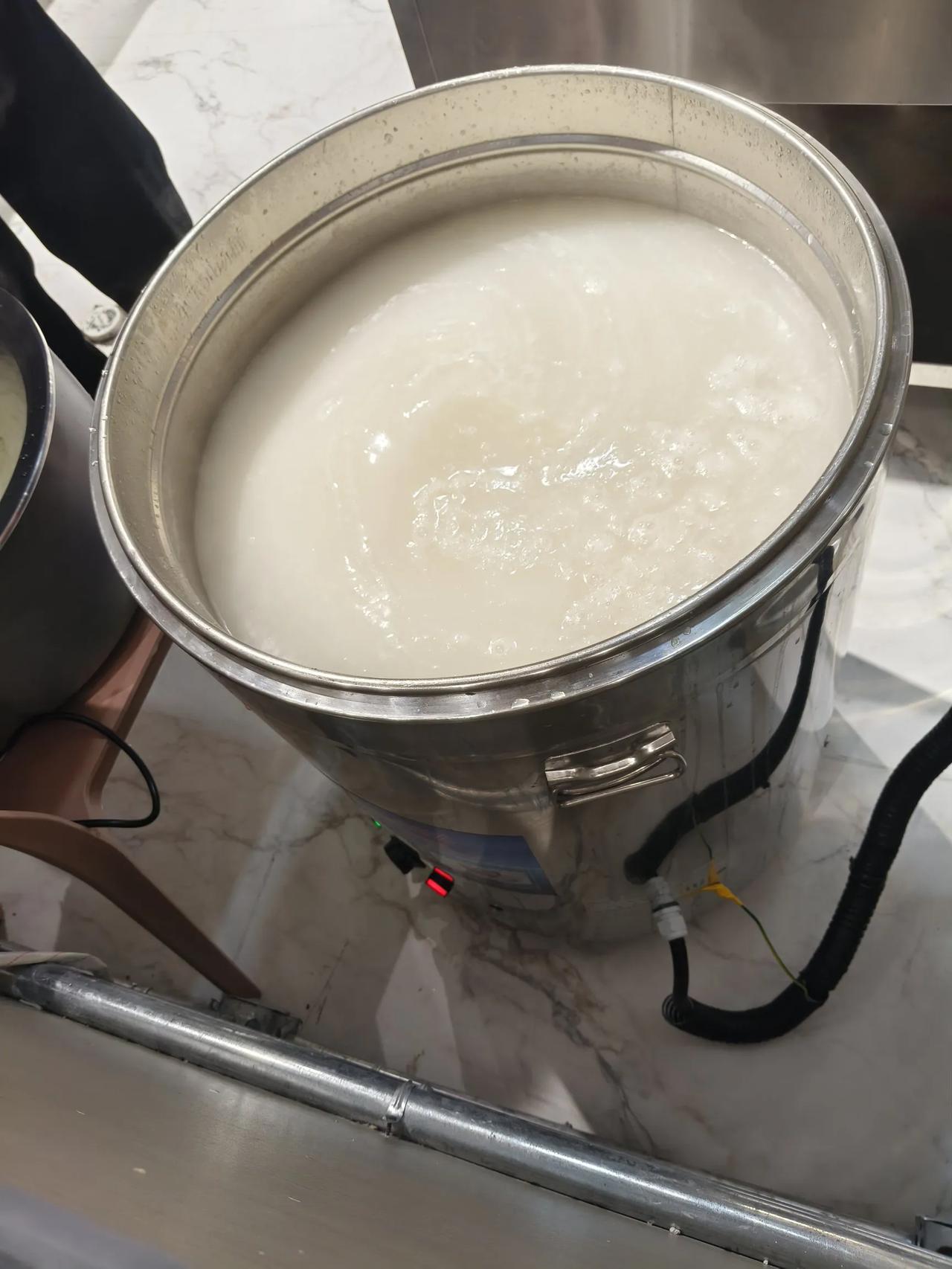 这就是科技改变生活！还吃吗？避雷吧！半包料下去，就成了鲜香浓郁的骨头汤[呲牙笑]。