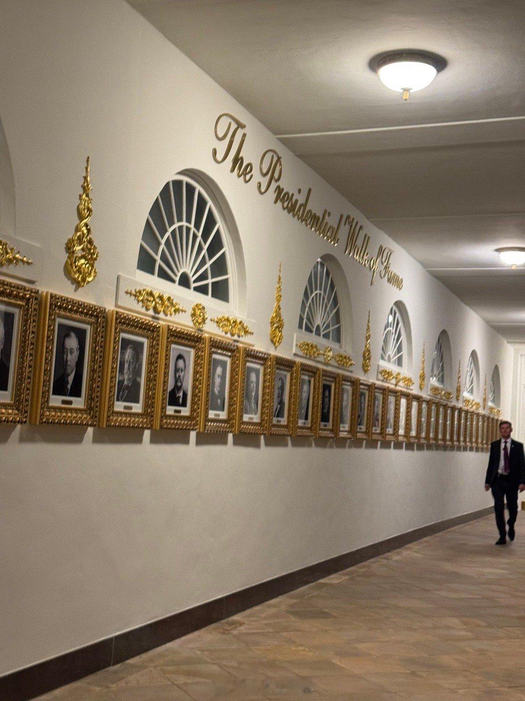 白宫变成了白金川宫。诸多装修细节都展现出新主人对白金两色搭配的喜爱。​​​