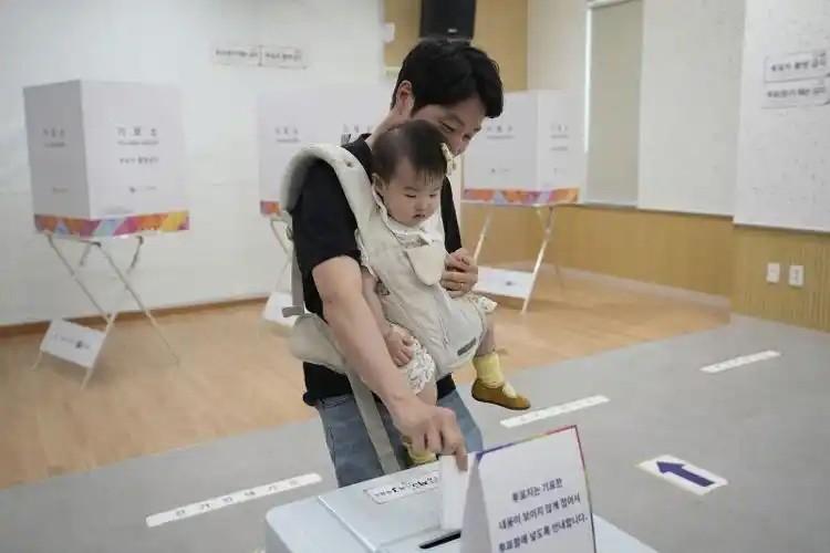 大选投票前最后一刻，李在明当着全球向中方喊出一句话，现场韩媒彻底懵了据韩媒报