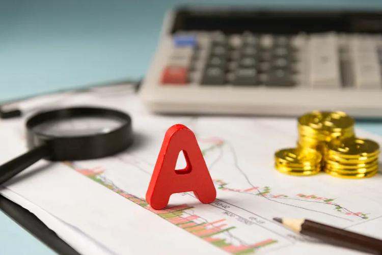 炒股能改变普通人的命运吗？我看悬！很多普通人怀揣暴富梦冲进股市，有人卖房梭哈，有